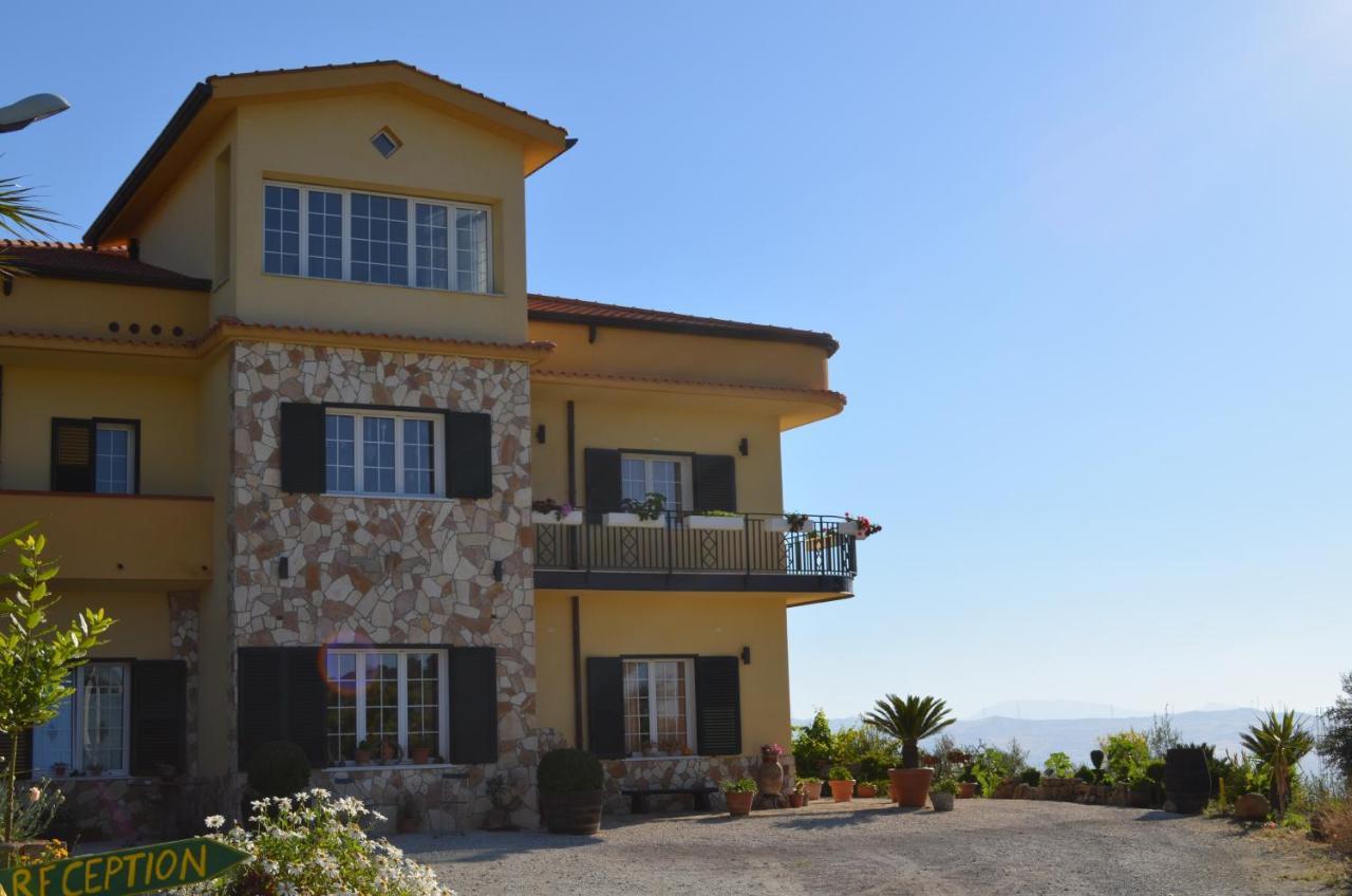 Villa Della Mimosa Alia Bagian luar foto